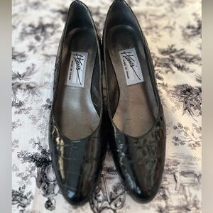 Black Patent Pumps - Women's Classic Court Shoes